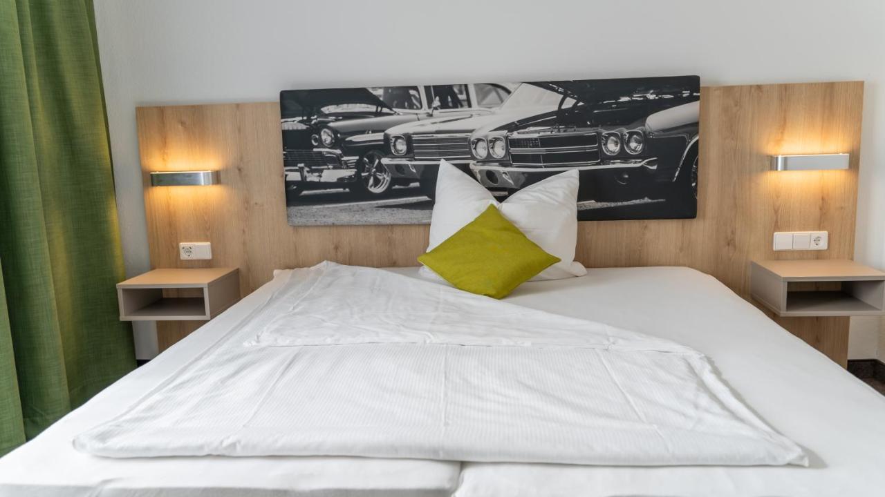Hotel Highway