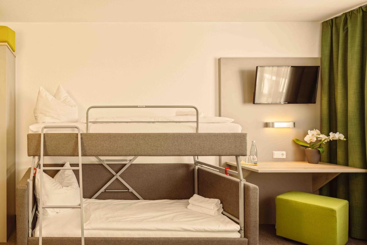 Hotel Highway