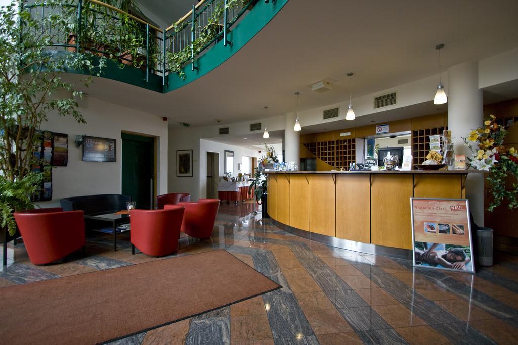 Highway Hotel 3*