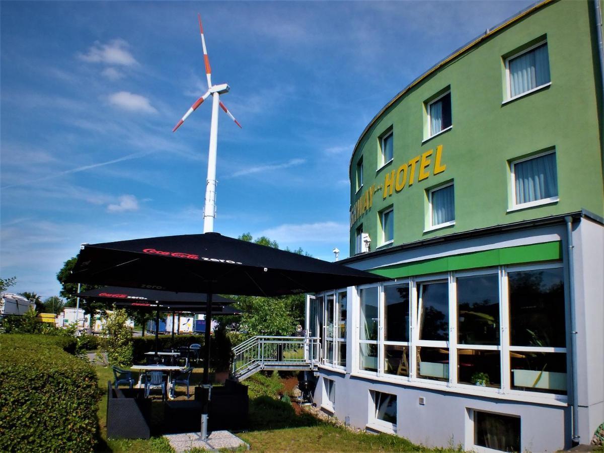 Hotel Highway 3*
